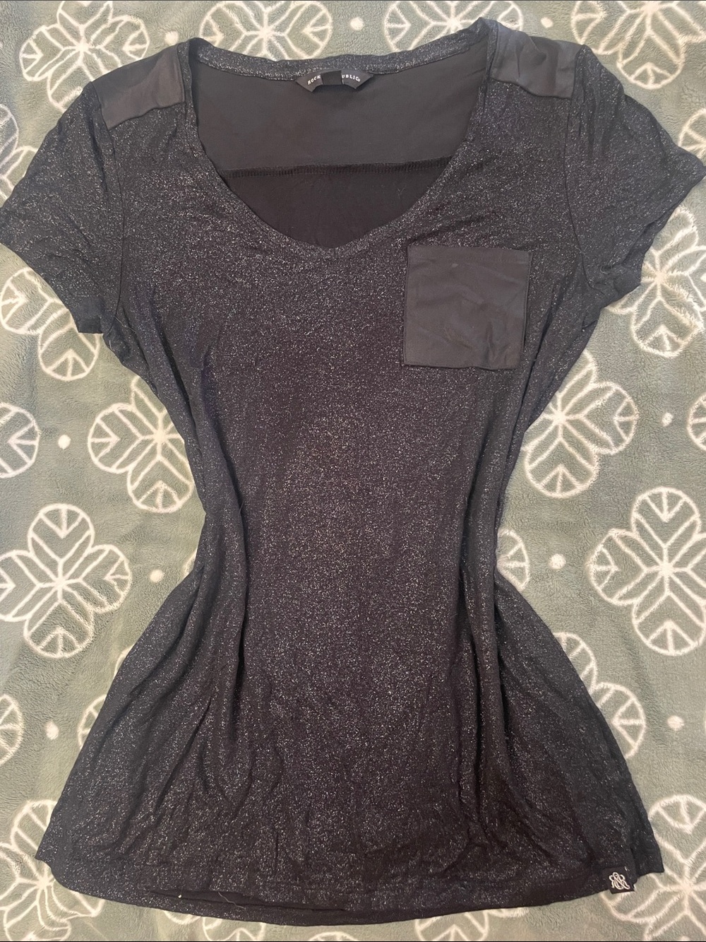 Rock & Republic Black Shimmer Scoop V Neck Pocket Tee